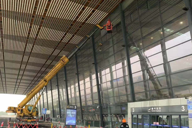 蓬江玻璃幕墙维护和保养